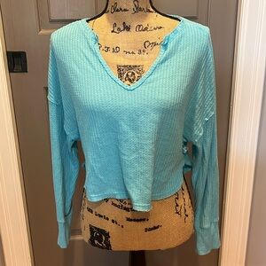 Cropped long sleeved v neck waffled shirt XS